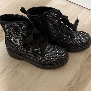 Black Glitter Star Boots Skechers light up size 1 excellent condition